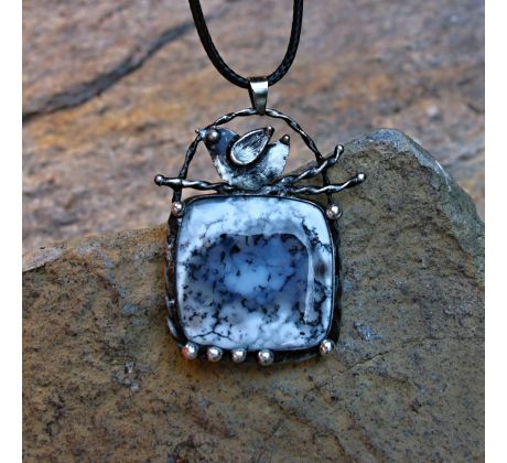 Ptáček na dendritu