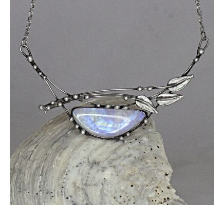 Náhrdelník s měsíčním kamenem